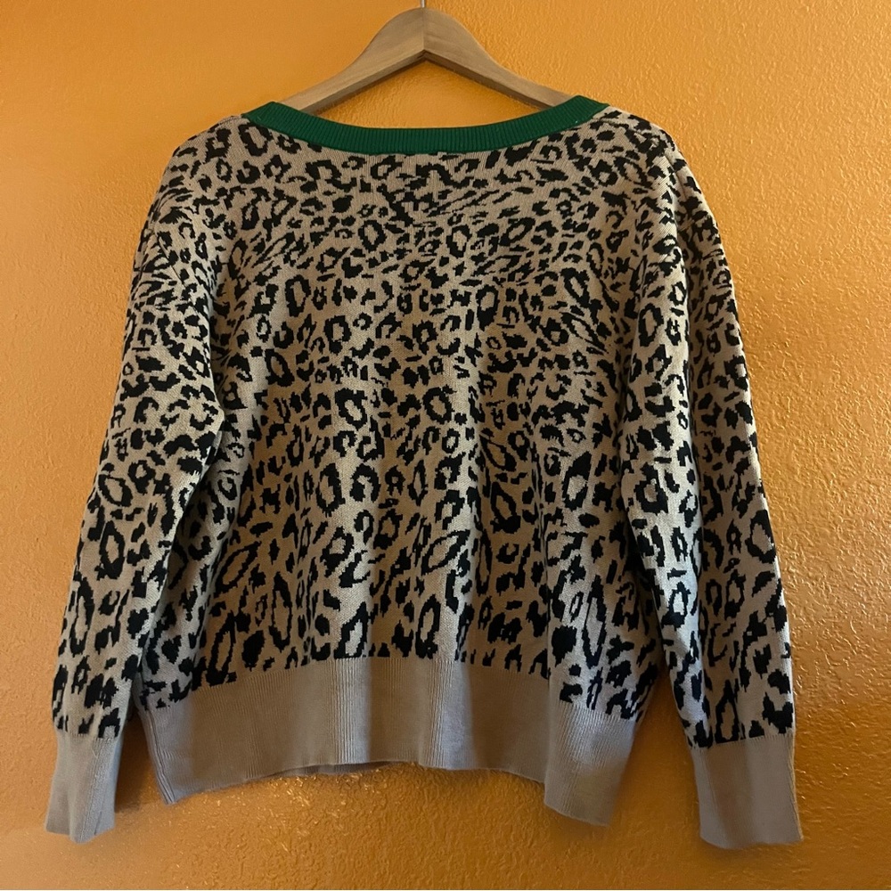 Funky women's XL tan leopard print cardigan w/ green trim - Picture 2 of 4